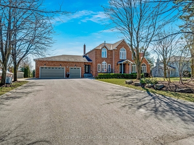 48 Raeview Dr Whitchurch-Stouffville, ON L4A 3G7