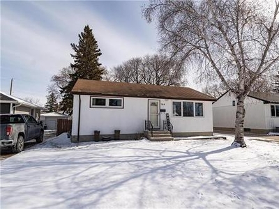 House For Sale In Crestview, Winnipeg, Manitoba
