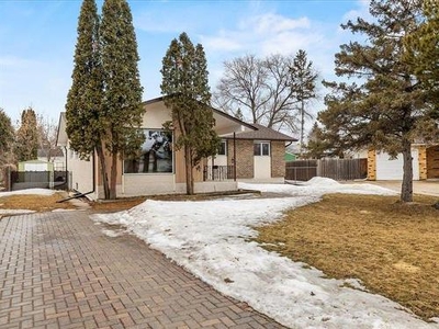 House For Sale In Fort Richmond, Winnipeg, Manitoba