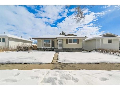 House For Sale In Pineridge, Calgary, Alberta