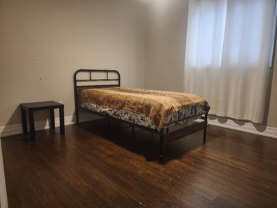 Private room available for rent immediately