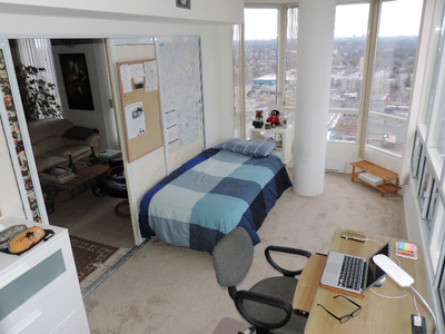 Room for 1 QUIET, MALE STUDENT, Non-smoker, VIEW Over Lake Ont.