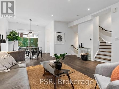 Townhouse For Sale In South Hill, Toronto, Ontario