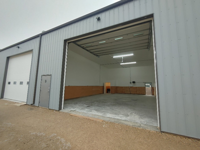 1200 sqft Commercial condo / shop / warehouse / storage