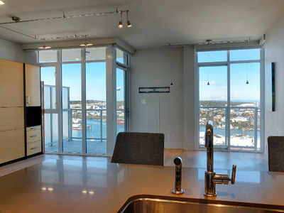 16th floor with stunning views in Promontory (Victoria)