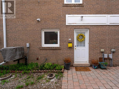 260 TOWN HOUSE CRES Brampton, Ontario