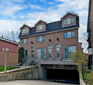 32 Curzon St 6 Toronto, ON M4M 3B4