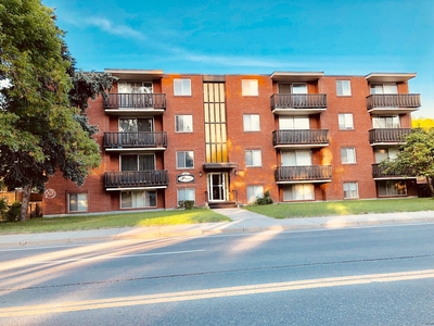 Calgary Condo Unit For Rent | Hillhurst | Top floor 1 bedroom apartment