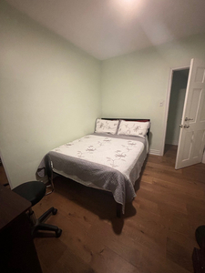 Room for rent near Brimley and Eglinton (women only)