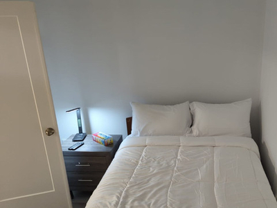 Square one furnished rooms in condo