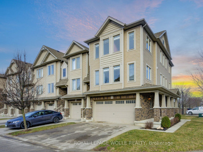 Stunning Double Garage 4 Bedroom Corner Townhouse for Lease