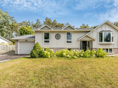 House for sale, 13 Pine Park Boulevard, Central Ontario, Ontario, in Everett, Canada