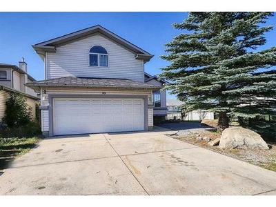 House For Sale In Applewood Park, Calgary, Alberta
