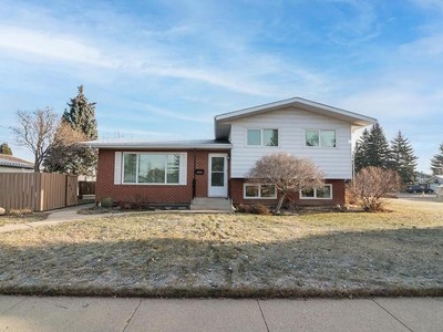 House For Sale In Greenfield, Edmonton, Alberta