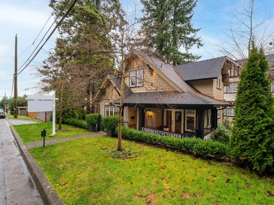 3359 CHESTERFIELD AVENUE North Vancouver