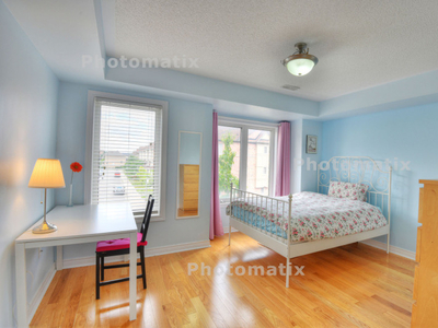 $950 Beautifully Furnished Bedrooms - For Female Housemate