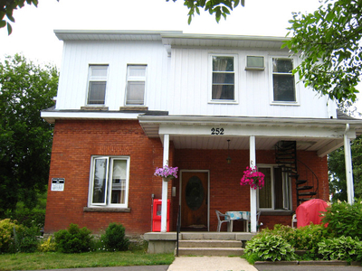 Arnprior: Funky 2-storey 1-bedroom Apartment For Rent