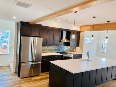 Brand-new Modern Mountain 2-story home in downtown Rossland!