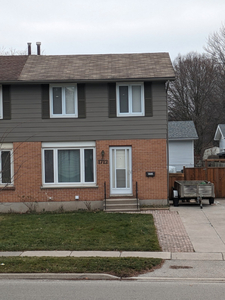 Bright newly renovated 4bed 2.5bath close to Fanshawe College