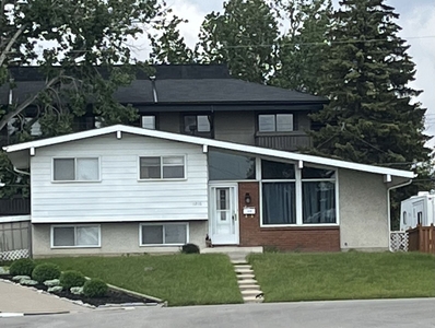 Calgary House For Rent | Mayland Heights | Large beautiful 4-level split in