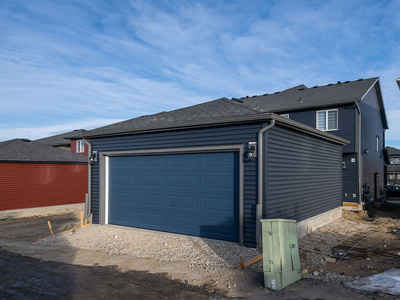 Calgary Duplex For Rent | Glacier Ridge | Semi-detached main floor home with