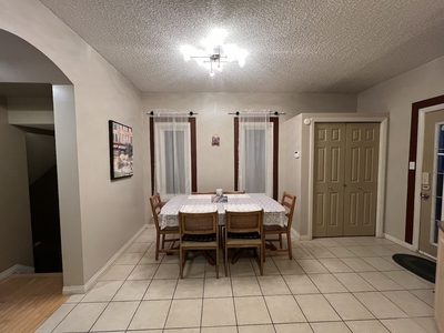 Edmonton Pet Friendly House For Rent | Rutherford | Spacious 3-Bedroom House with Double
