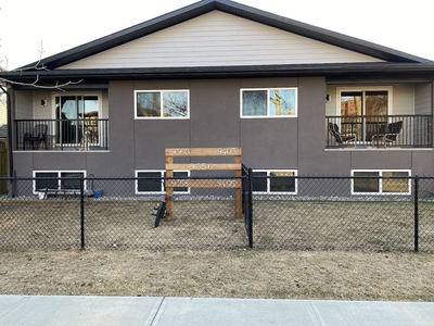 Edmonton Pet Friendly Townhouse For Rent | Bonnie Doon | BONNIE DOON DELIGHTFUL 3 BEDROOM