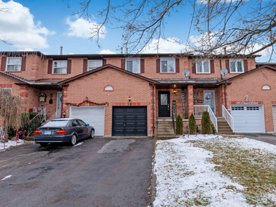 STUNNING TOWN HOUSE RENOVATED!! 3-Bdrm + Finished Basement!