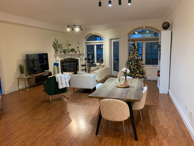 Looking for Roommate- Downtown 2 bed 2 bath
