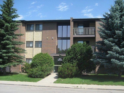 Saskatoon Apartment For Rent | Wildwood | 2 Beds &1 Bath Apartment
