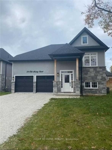 House for sale, 72A Old Mosley St, in Wasaga Beach, Canada