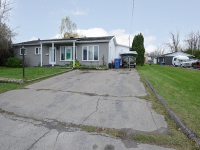 House for sale, 597 Rue Gaétan, Salaberry-de-Valleyfield, QC J6S0A7, CA, in Salaberry-de-Valleyfield, Canada