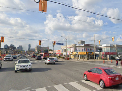 $2000 - Commercial Space For Lease facing Hurontario St