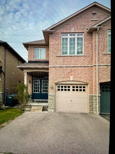 4-Bedroom Semi-Detached House available for Lease in Mississauga