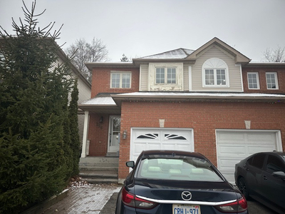 Barrie, 3 bedroom townhouse, backing onto a forest.