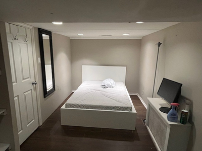Basement Room for Females only (a couple of min from VP subway)