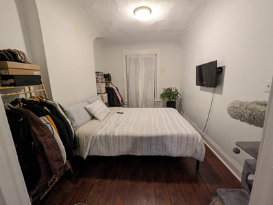 Beautiful high ceiling apartment for rent at Dundas west n bloor