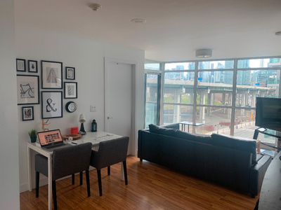 Bedroom available from April 1st in a bright Downtown Condo