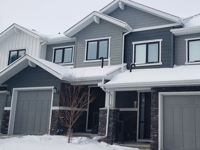 Calgary Pet Friendly Townhouse For Rent | Crestmont | Spacious and Beautiful Townhome in