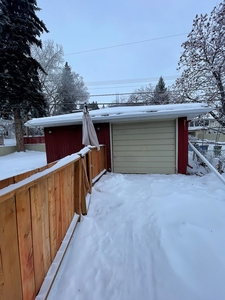Calgary Storage For Rent | Cambrian Heights | Centrally Located Double Garage