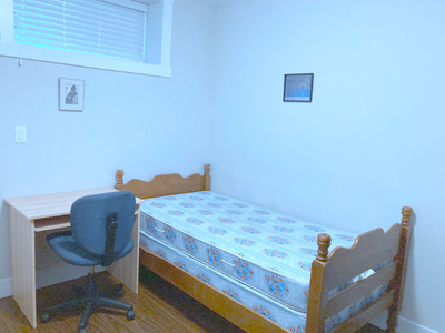 Clean Furnished Room in Instructor's Well Maintained Home