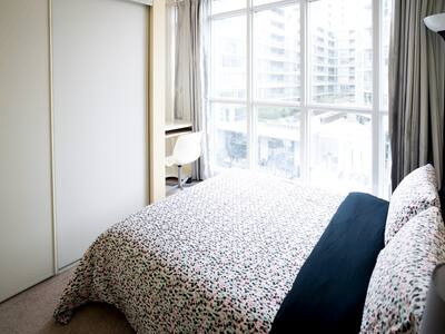 Downtown core private room + private washroom rent