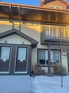Edmonton Townhouse For Rent | Ellerslie | Townhouse in SE Charlesworth
