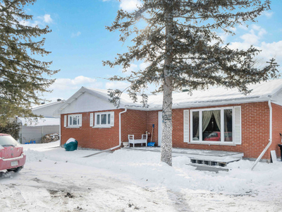 For Sale-3 bedroom, 1 bathroom home in Smiths Falls