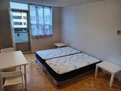 FURNIESHED BEDROOM FOR RENT (YOUNG & EGLINTON)