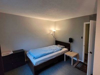Furnished bright room in Kanata, available May 1st.