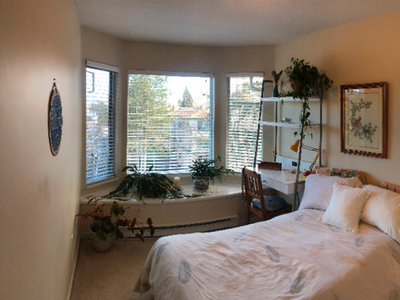 FURNISHED ONE BEDROOM, $2300 (Apr-Aug; West Central Burnaby)