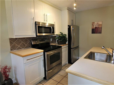 GREAT LOCATION, BRIGHT, RENOVATED WITH UTILITIES AND FREE PARKIN