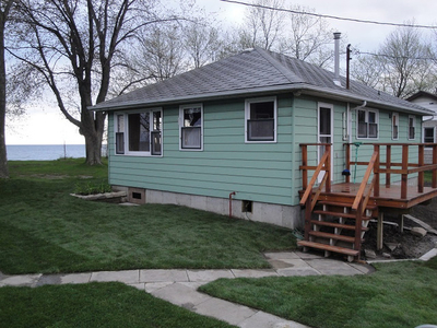 Long Beach Ontario Cottage for Rent May 25-June 1, 2024