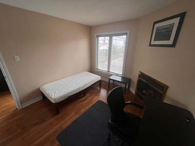 MAR - Female Mature Students - Furnished Room at Bank/Walkley